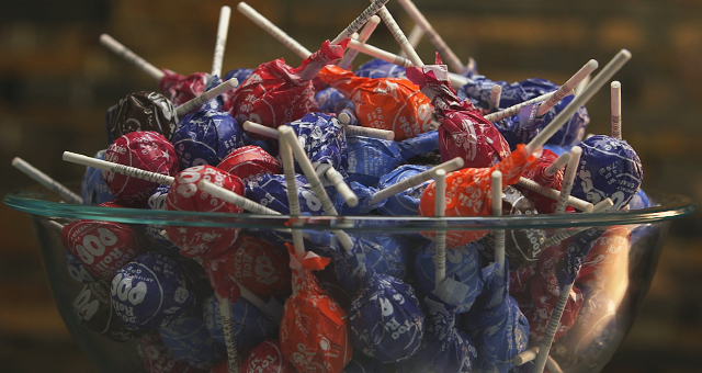 味覚を刺激するソース (原題: Lollipops & Pretzels)の写真