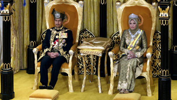マレーシアの新国王即位式の写真