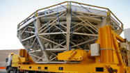 巨大天体望遠鏡、洗浄中 (20- Ton Eye)の写真