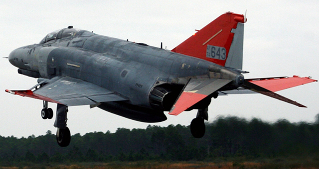 解体！F-4ファントム戦闘機の写真