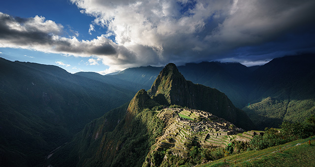 骨は語る：インカの反乱の写真