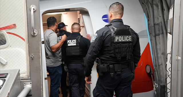 仰天！運び屋vs取締屋in全米エアポート 9の写真