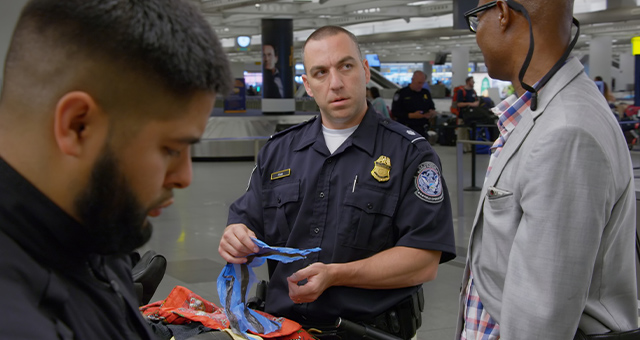 仰天！運び屋vs取締屋in全米エアポート総集編 2の写真